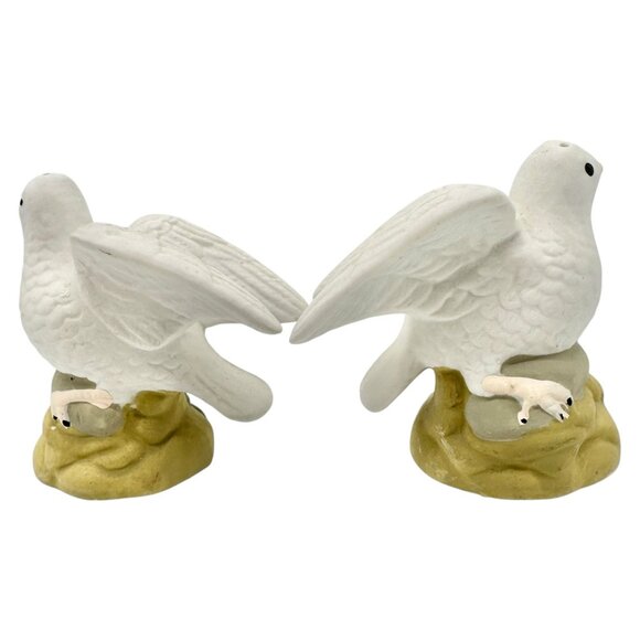 Ceramic White Doves Salt and Pepper Shakers On Floral Base 3 in Tall Vtg Decor - Picture 4 of 7